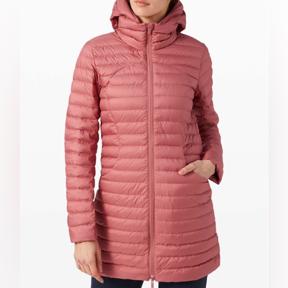 Lululemon Pack it Down Jacket *Long
Cherry Tint. Excellent Condition.